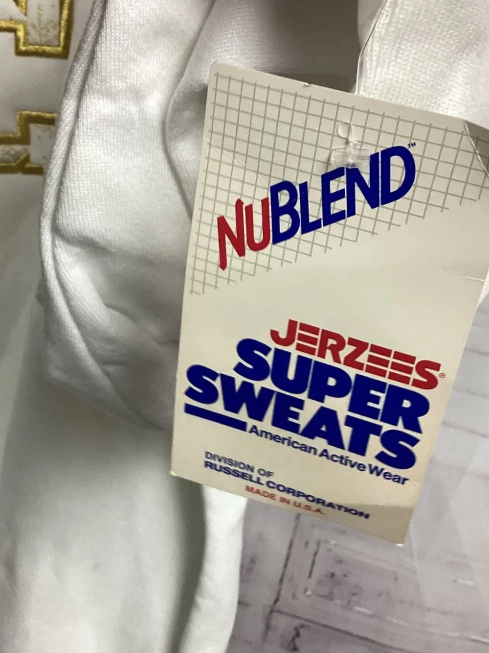 Vintage White Jerzees Crewneck Sweatshirt Gold Embroidery Merry Christmas NWT 2x - Picture 4 of 8